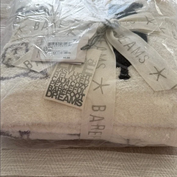 Barefoot Dreams Blanket - Picture 5 of 5